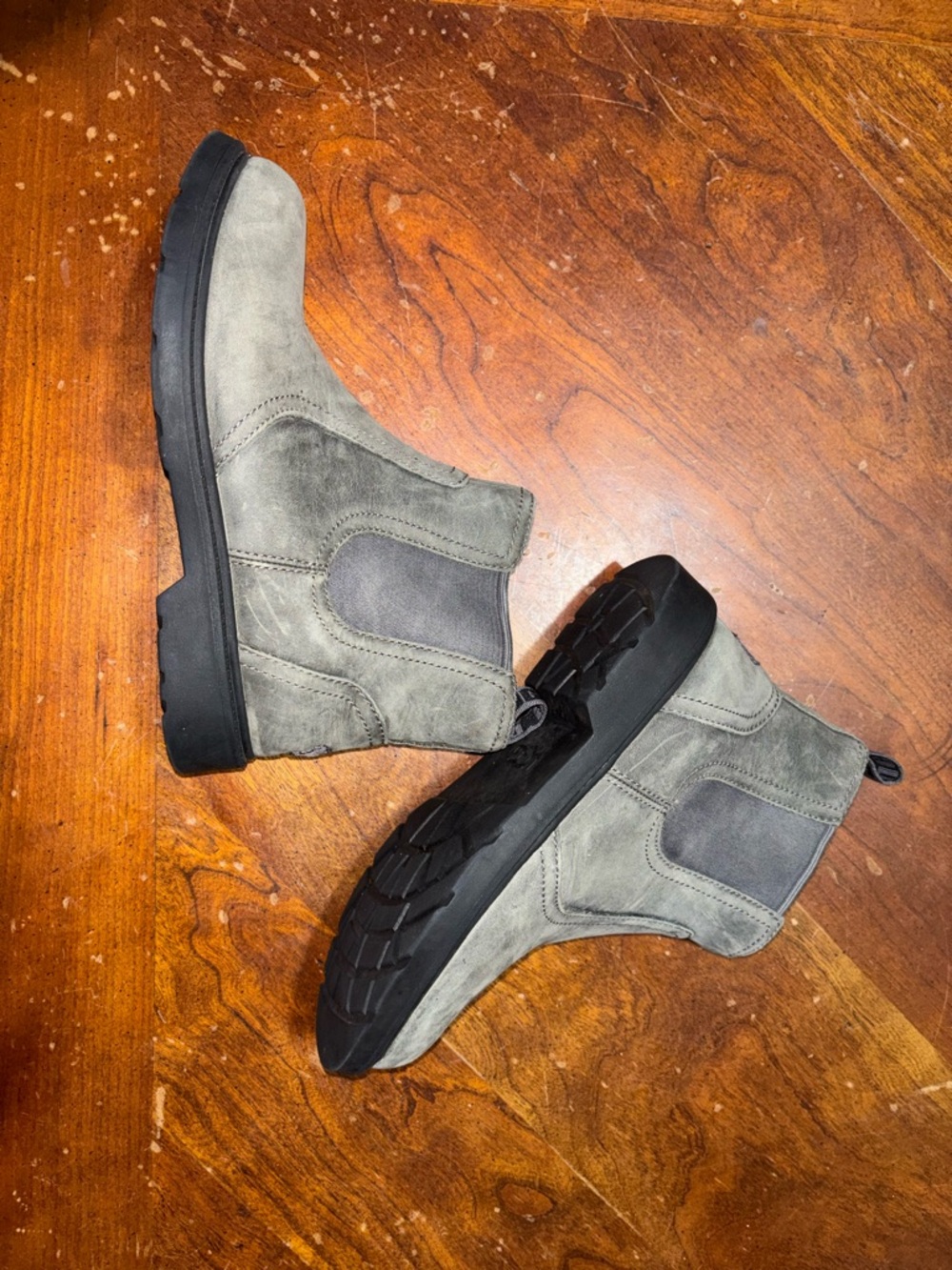 UGG Men's Chukka Boots in Gray Suede